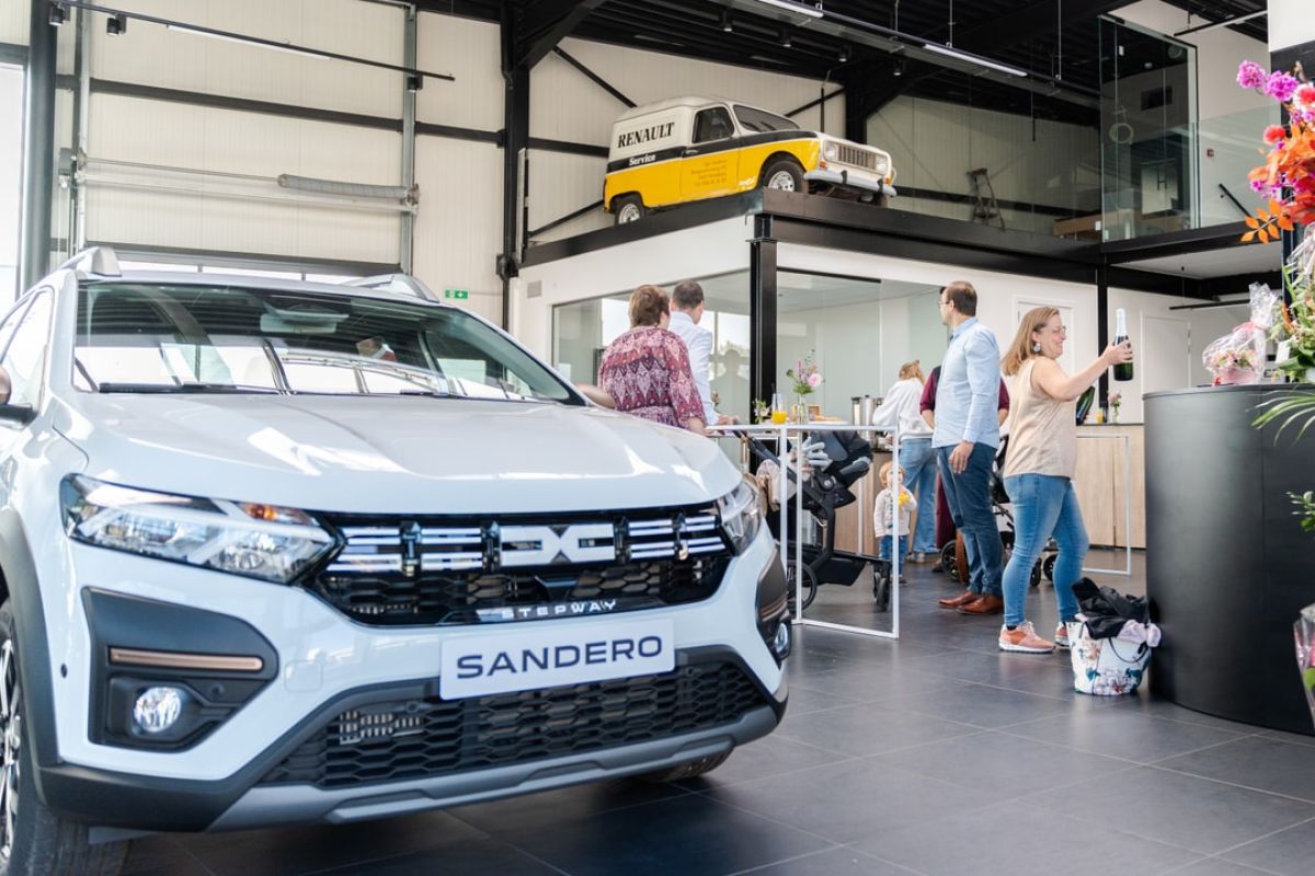 Dacia garage Vanhove - showroom 01