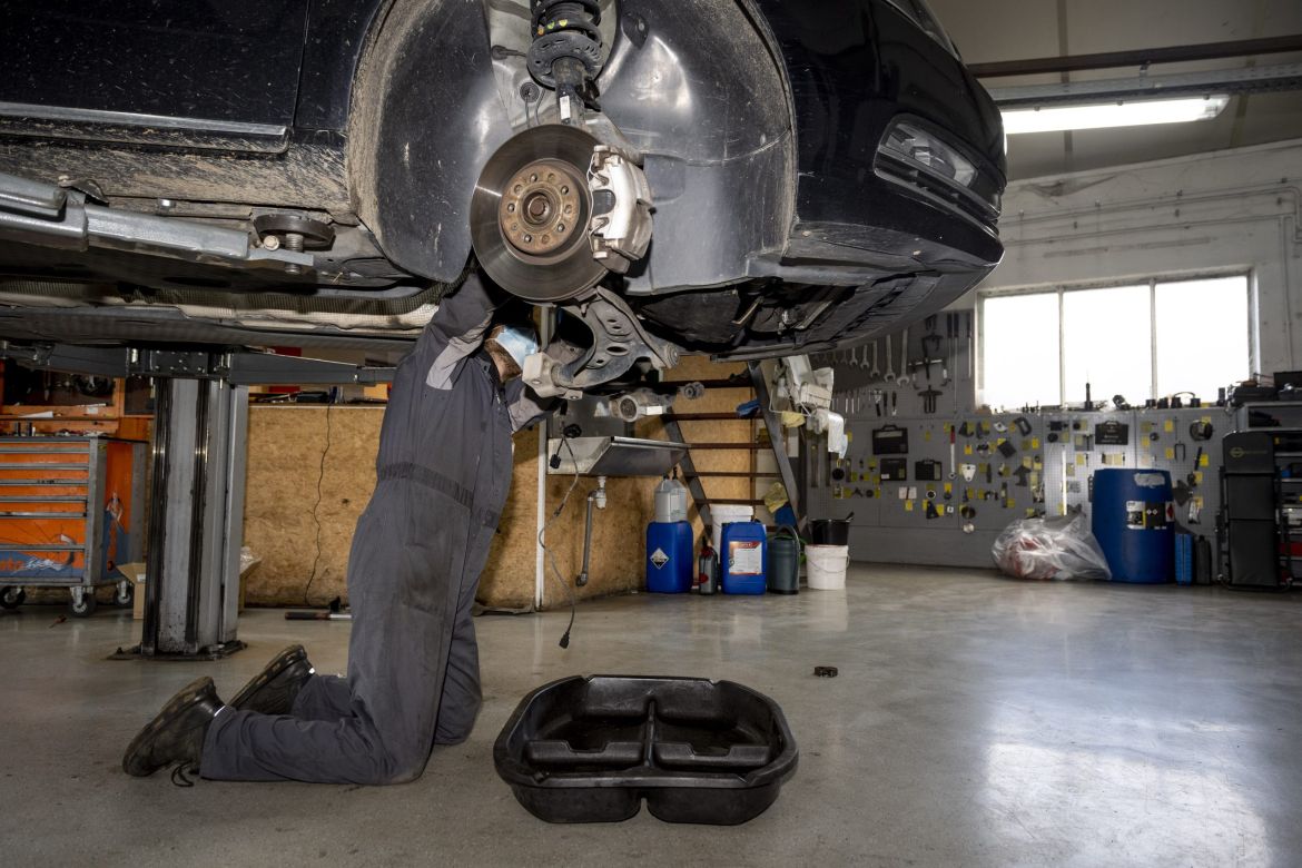 Onderhoud auto door garage vanhove 02