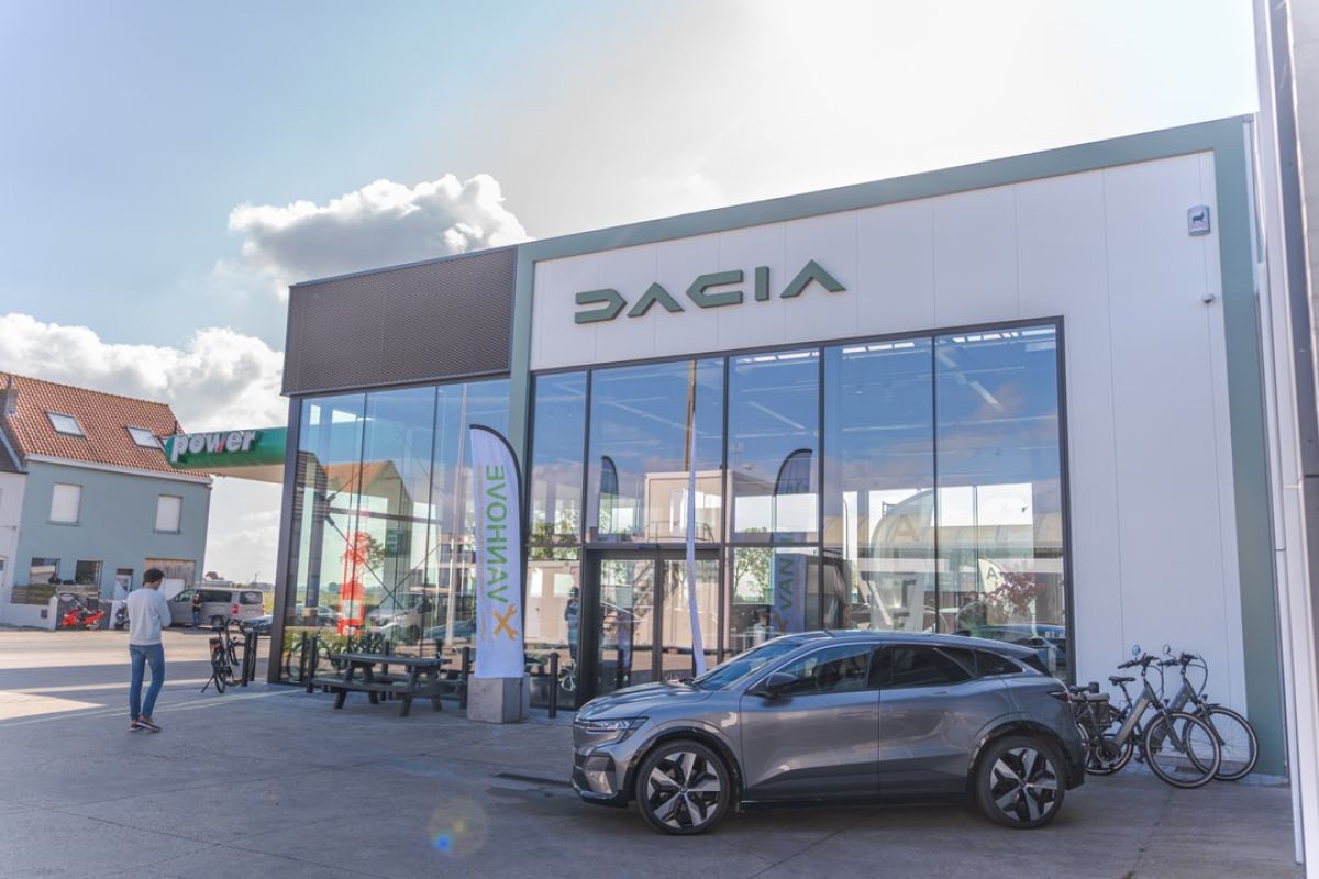 Dacia garage Vanhove - showroom 04