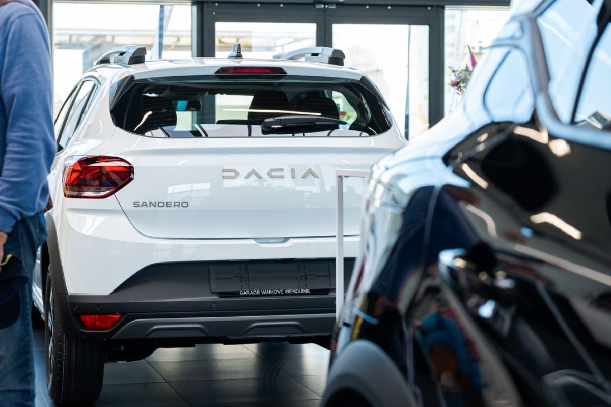 Dacia garage Vanhove - showroom 03